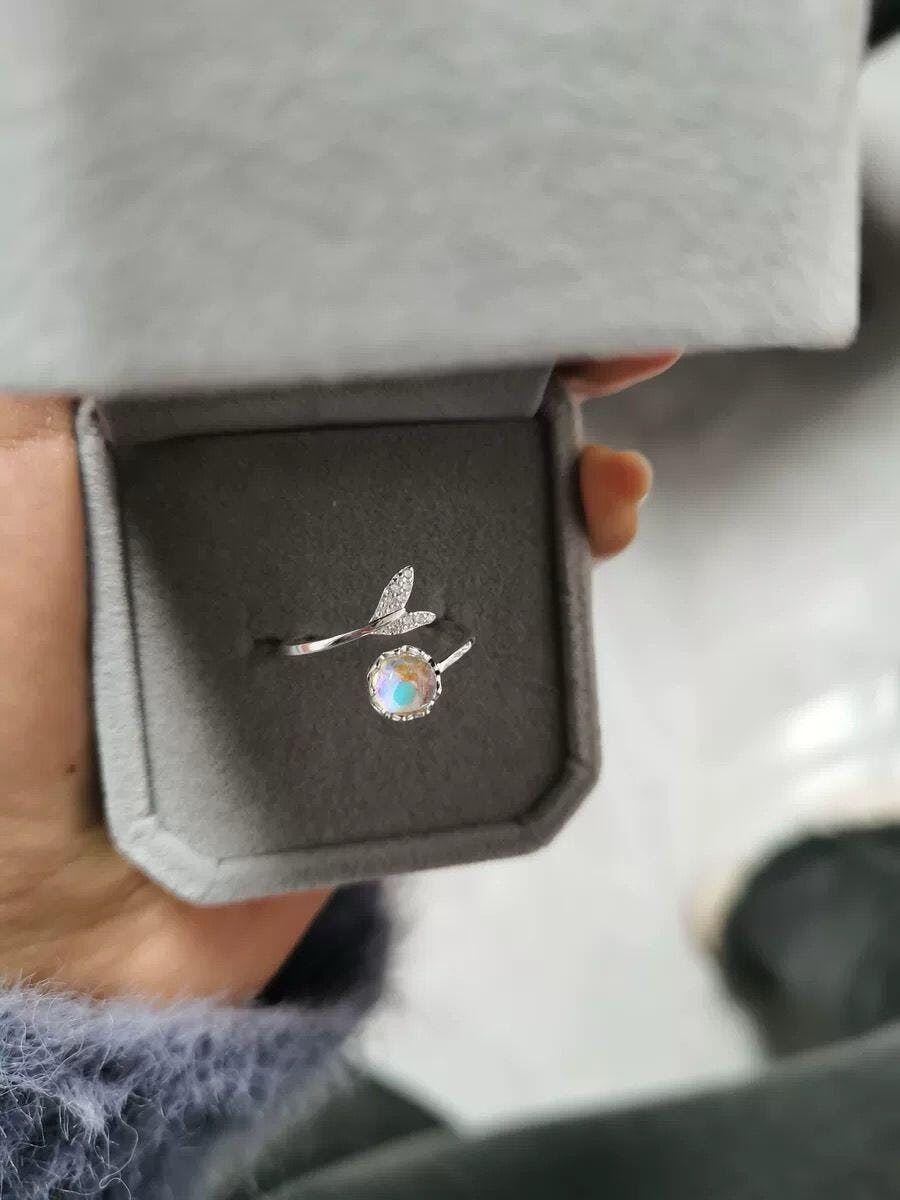 White Gold Fish Tail Moonstone Ring |