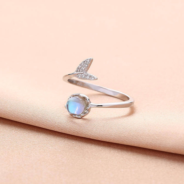White Gold Fish Tail Moonstone Ring |