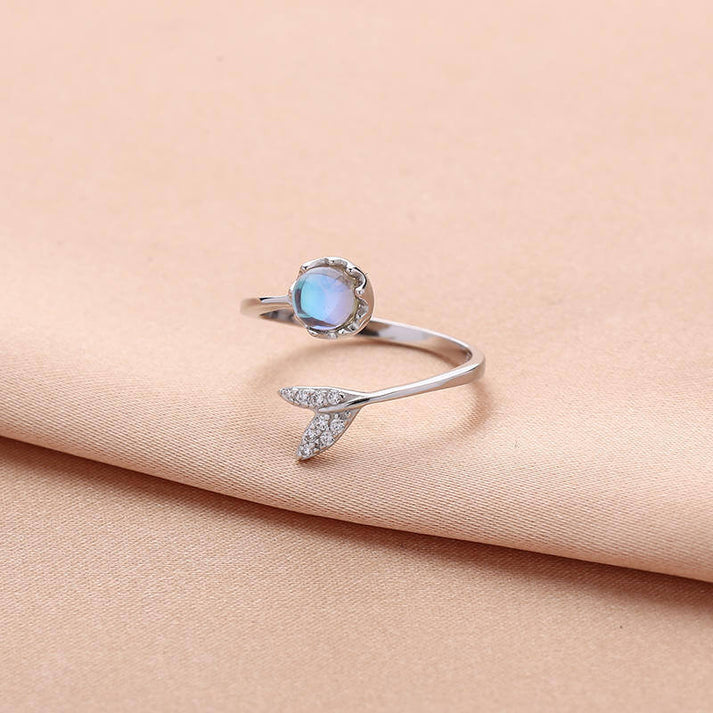 White Gold Fish Tail Moonstone Ring |